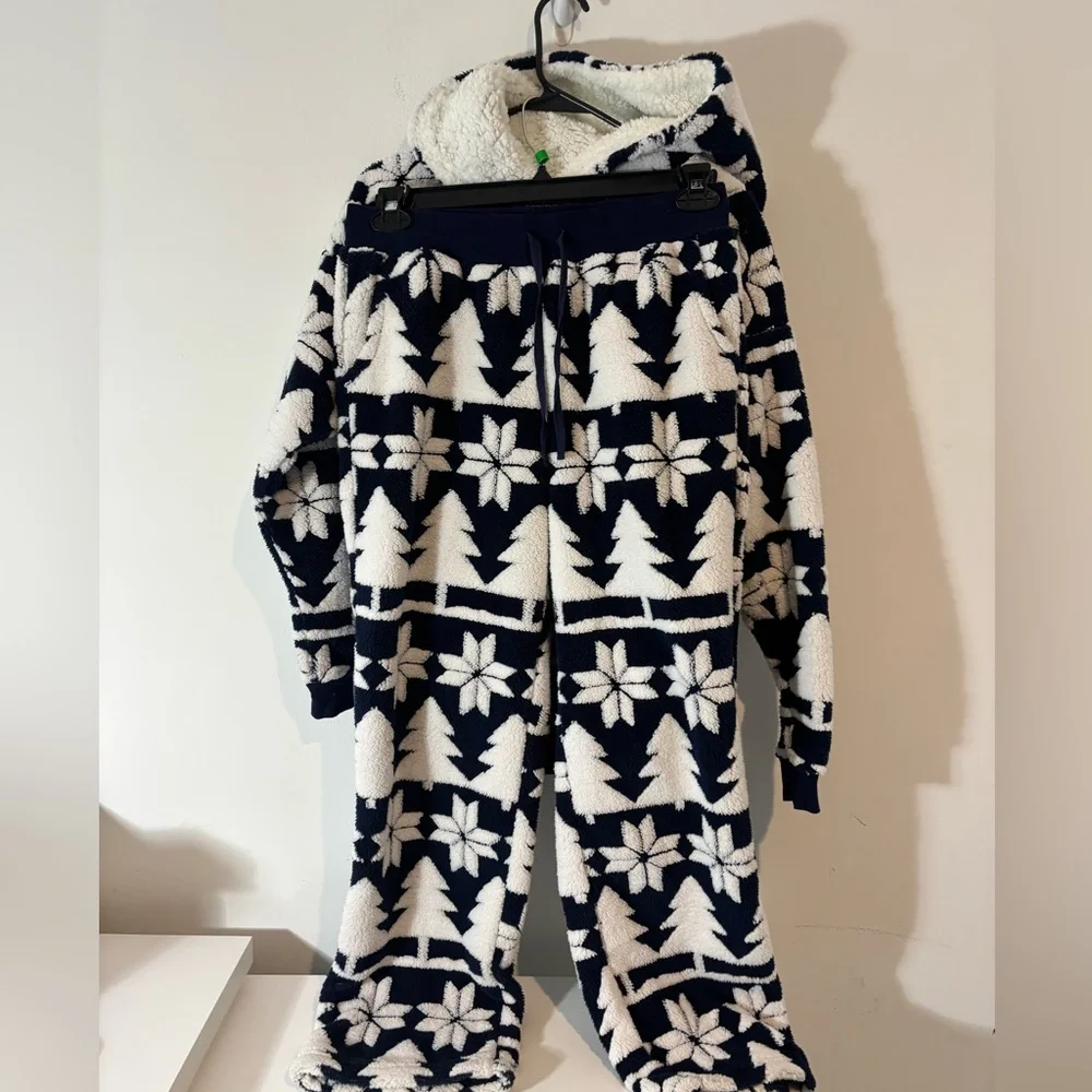 Vera Bradley Jacquard Fleece Hoodie Pant Set Navy White Nordic Forest Pajamas